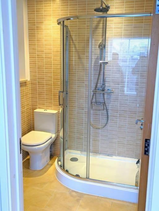 Sohot Stays-Garden Apt-Free Parking Ground Flr Бродстейрс Экстерьер фото